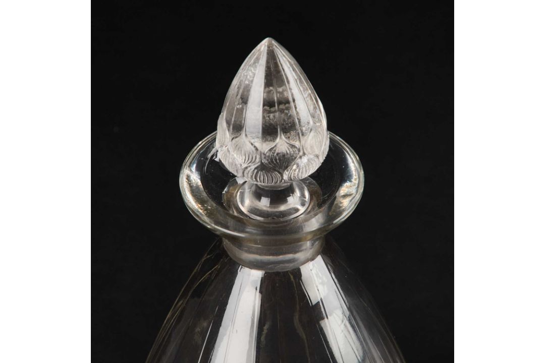 RENÉ LALIQUE (FRENCH, 1860-1945), 'HAARLEM', A PAIR OF DECANTERS AND STOPPERS - Image 2 of 4