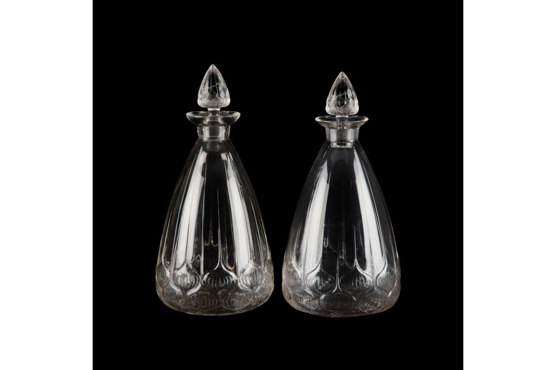 RENÉ LALIQUE (FRENCH, 1860-1945), 'HAARLEM', A PAIR OF DECANTERS AND STOPPERS - Image 1 of 4