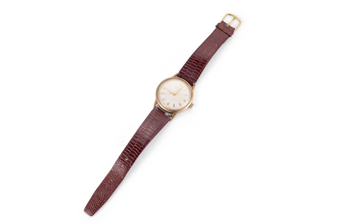 A GENTS 9CT GOLD LONGINES STRAP WATCH