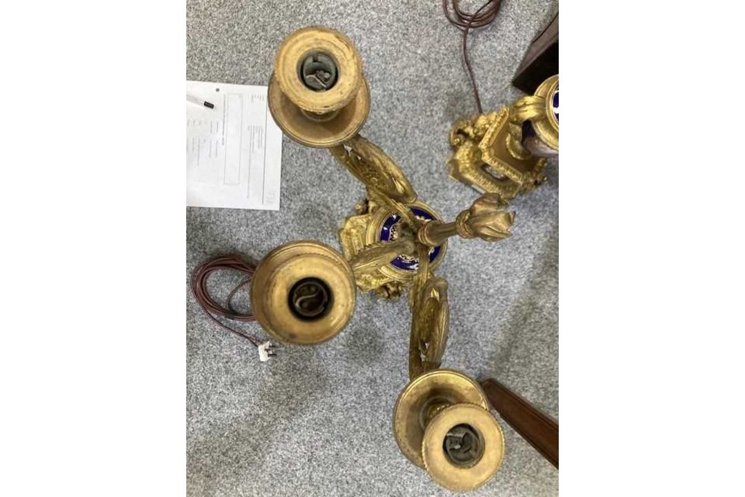 A 19TH CENTURY FRENCH GILT-METAL CLOCK GARNITURE - Image 8 of 9