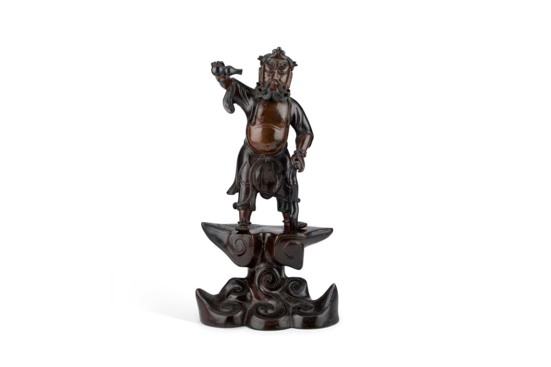 A RARE AND FINELY CAST LARGE CHINESE BI-COLOUR PATINATED BRONZE FIGURE OF LI TIEH-KUAI - Image 1 of 11