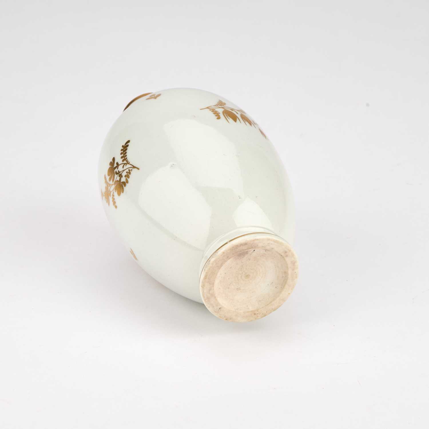 A WORCESTER TEA CADDY, CIRCA 1770, DECORATED IN THE ATELIER OF JAMES GILES - Image 3 of 3