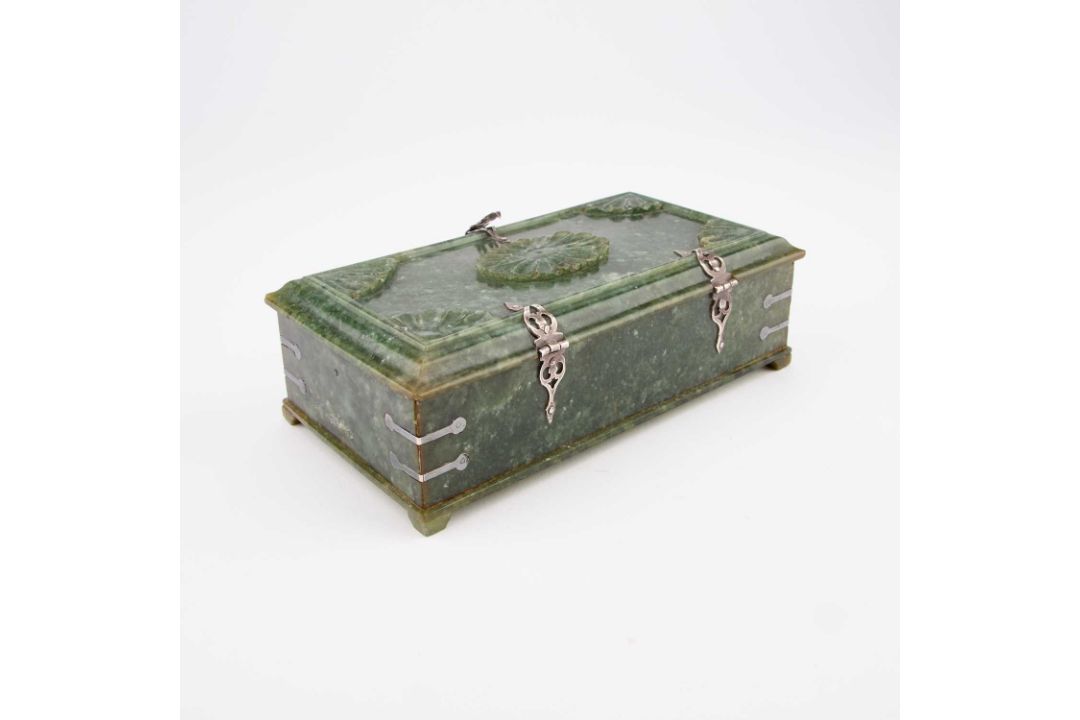 A BOWENITE CASKET, BHERA, PUNJAB, CIRCA 1900 - Image 4 of 5