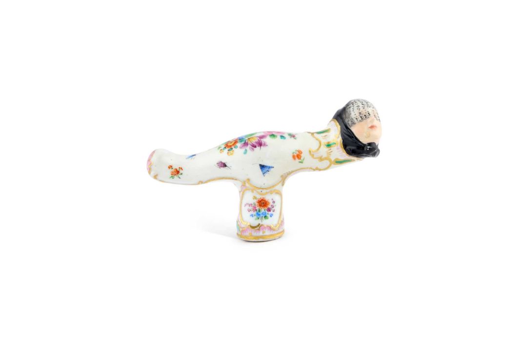 A MEISSEN FIGURAL CANE HANDLE, 19TH CENTURY - Image 1 of 3