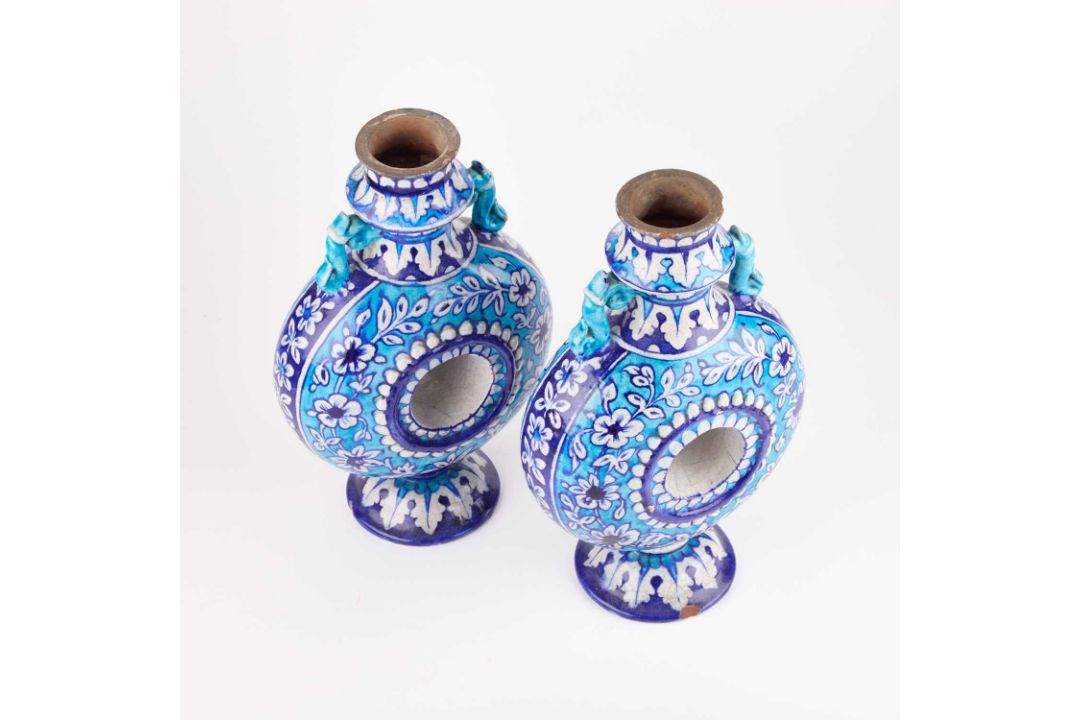 BOMBAY SCHOOL OF ARTS: A PAIR OF POTTERY FLASKS IN THE MULTAN STYLE, INDIA, CIRCA 1880 - Image 4 of 4