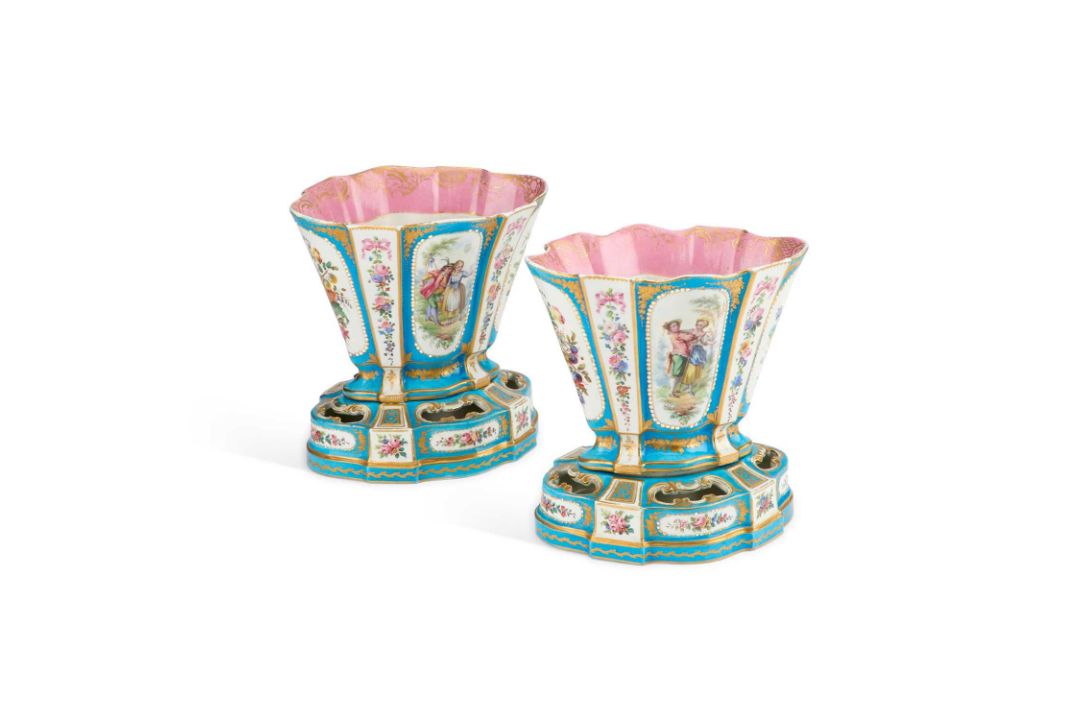 A PAIR OF SÈVRES 'BLEU CÉLESTE' GROUND VASES AND STANDS (VASES 'HOLLANDOIS'), 19TH CENTURY - Image 1 of 4
