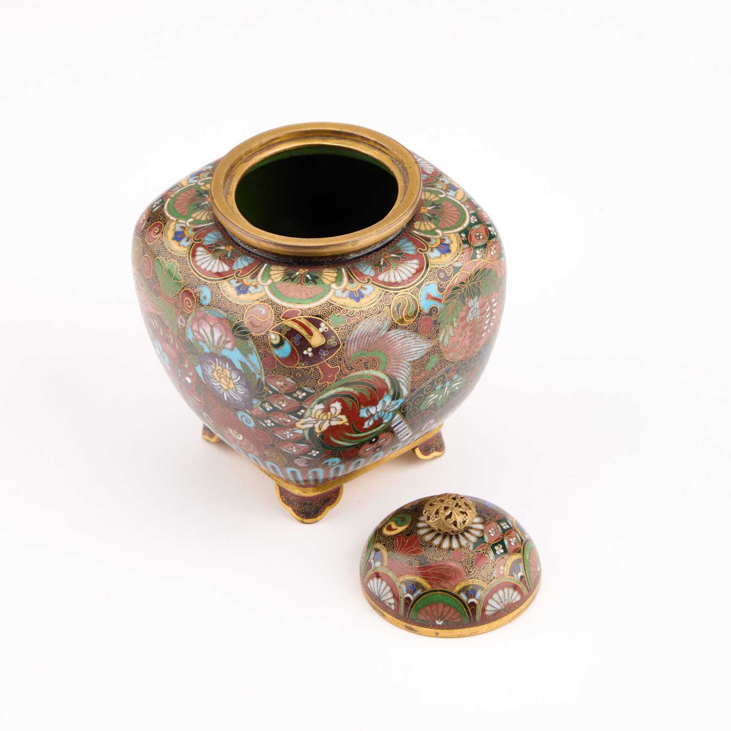 A SMALL JAPANESE CLOISONNÉ ENAMEL JAR AND COVER - Image 2 of 6