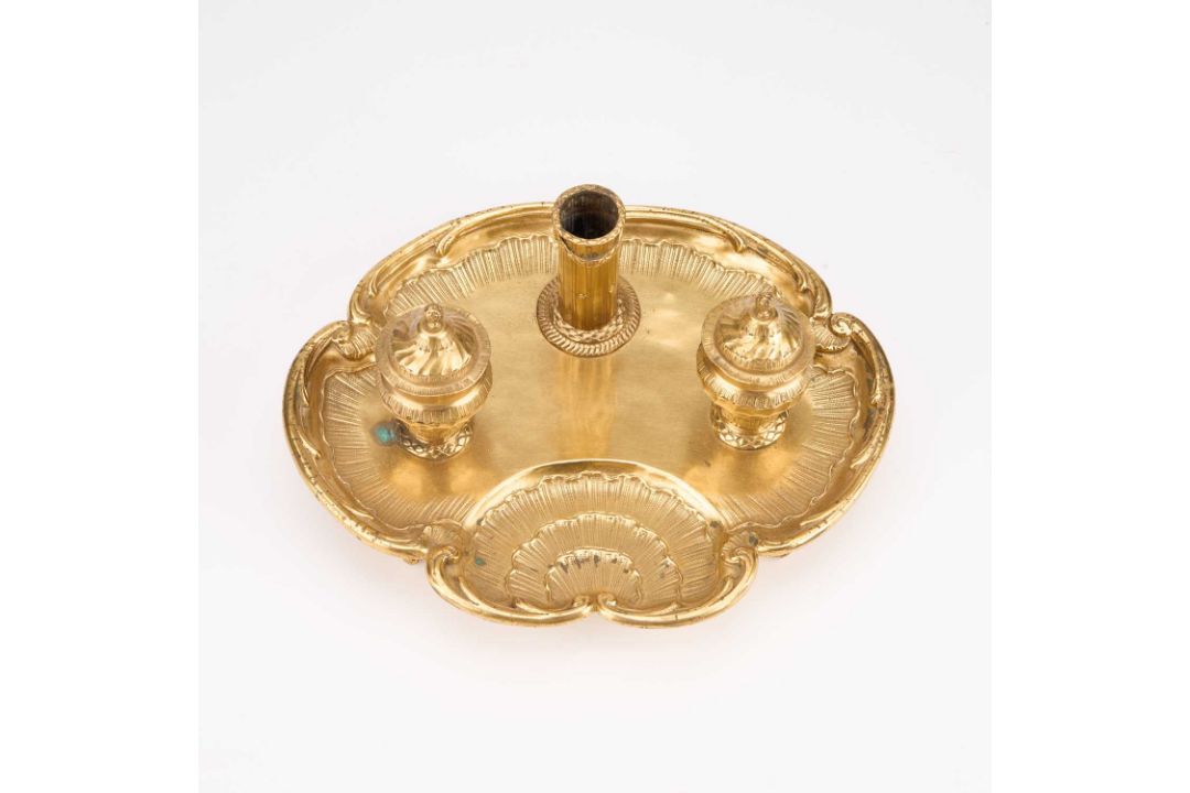 A 19TH CENTURY GILT-METAL INKSTAND - Image 2 of 3