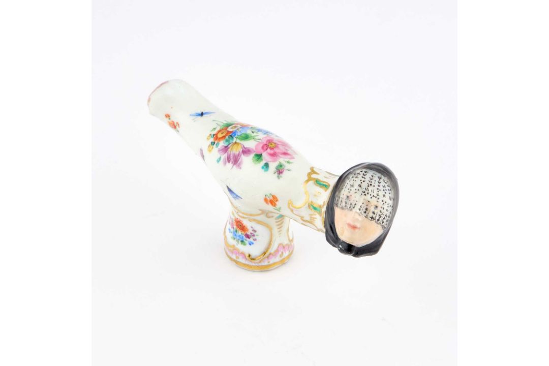 A MEISSEN FIGURAL CANE HANDLE, 19TH CENTURY - Image 2 of 3