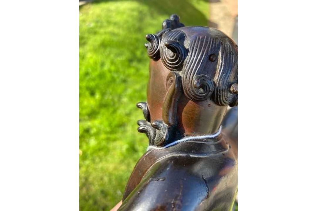 A RARE AND FINELY CAST LARGE CHINESE BI-COLOUR PATINATED BRONZE FIGURE OF LI TIEH-KUAI - Image 7 of 11