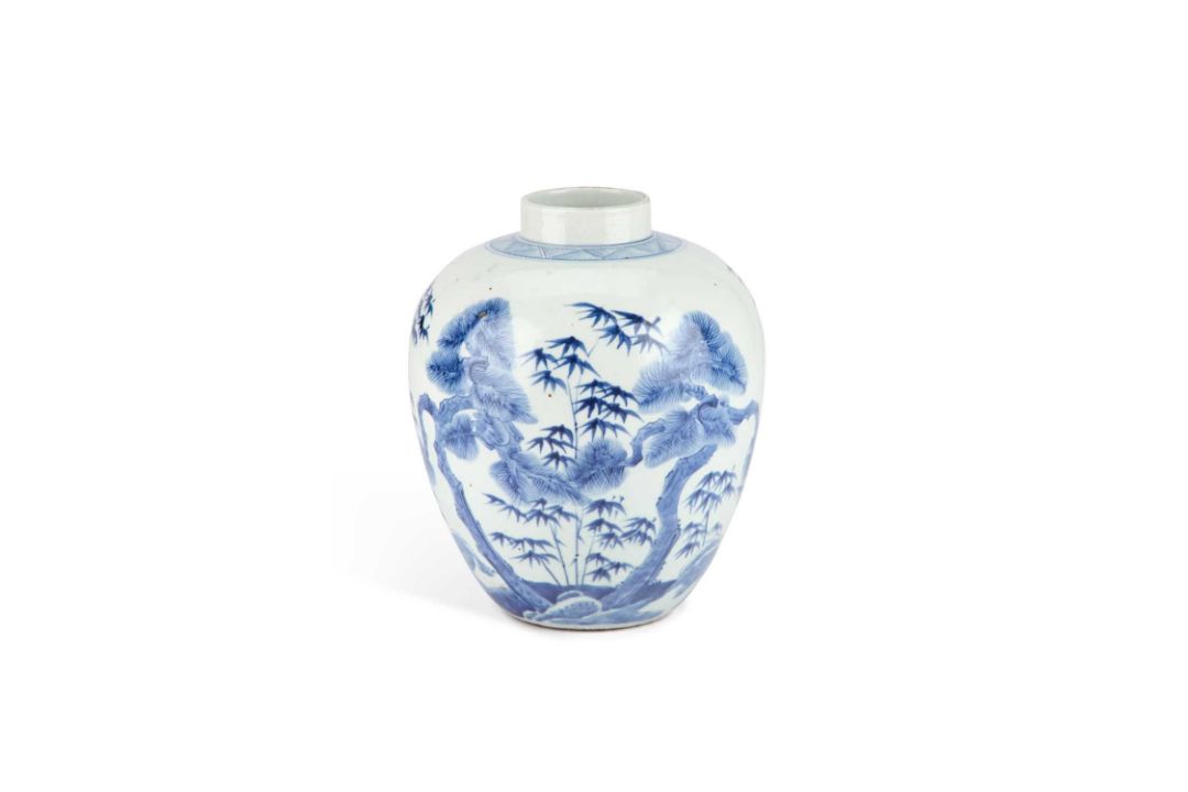 A CHINESE BLUE AND WHITE JAR - Image 1 of 3