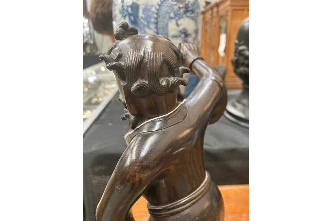 A RARE AND FINELY CAST LARGE CHINESE BI-COLOUR PATINATED BRONZE FIGURE OF LI TIEH-KUAI - Image 11 of 11
