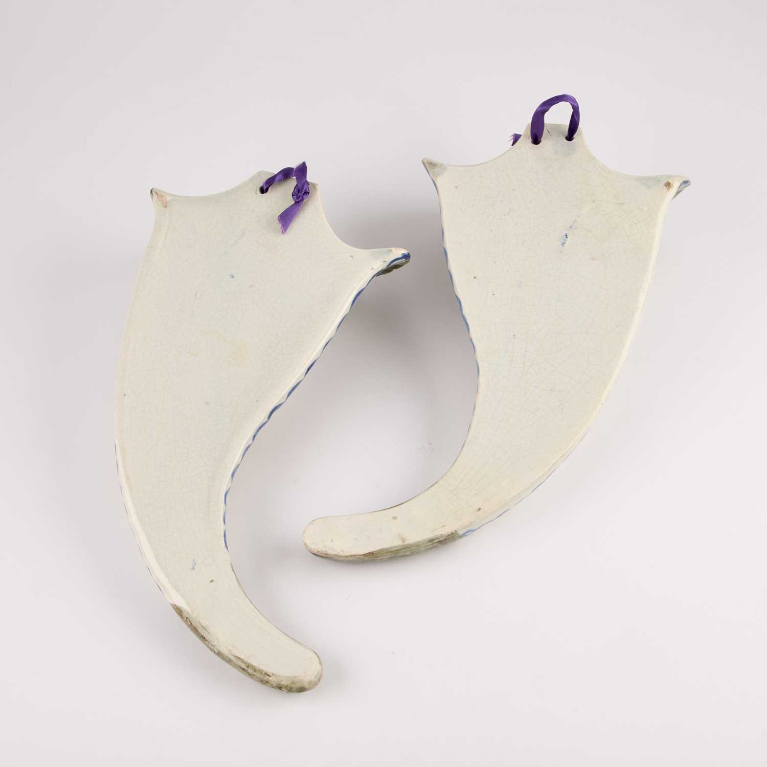 A PAIR OF PRATT WARE CORNUCOPIA WALL POCKETS, CIRCA 1800 - Image 3 of 3