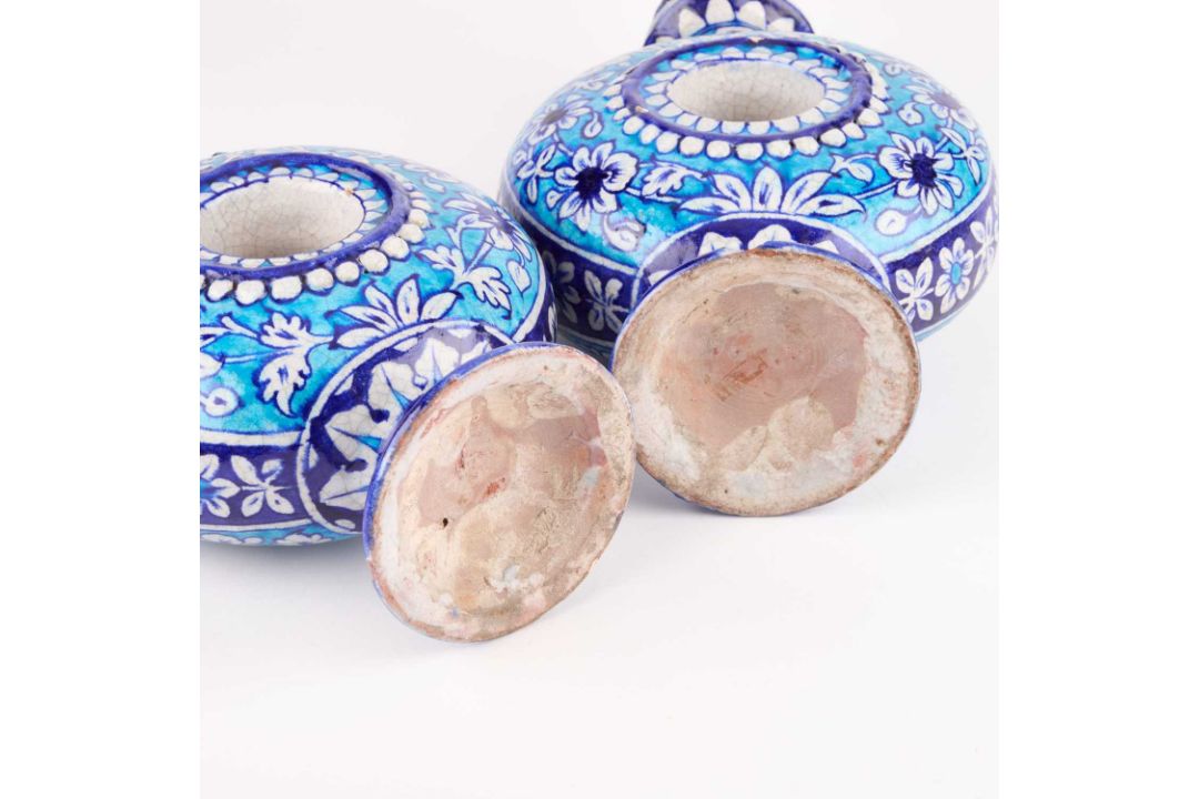 BOMBAY SCHOOL OF ARTS: A PAIR OF POTTERY FLASKS IN THE MULTAN STYLE, INDIA, CIRCA 1880 - Image 3 of 4