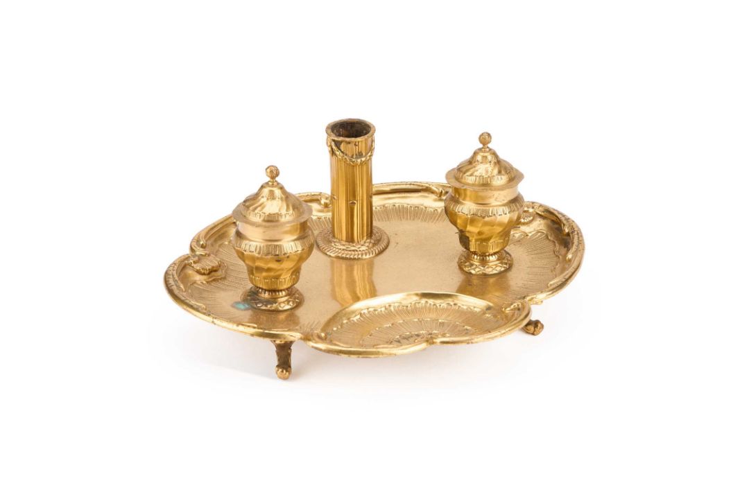 A 19TH CENTURY GILT-METAL INKSTAND - Image 1 of 3