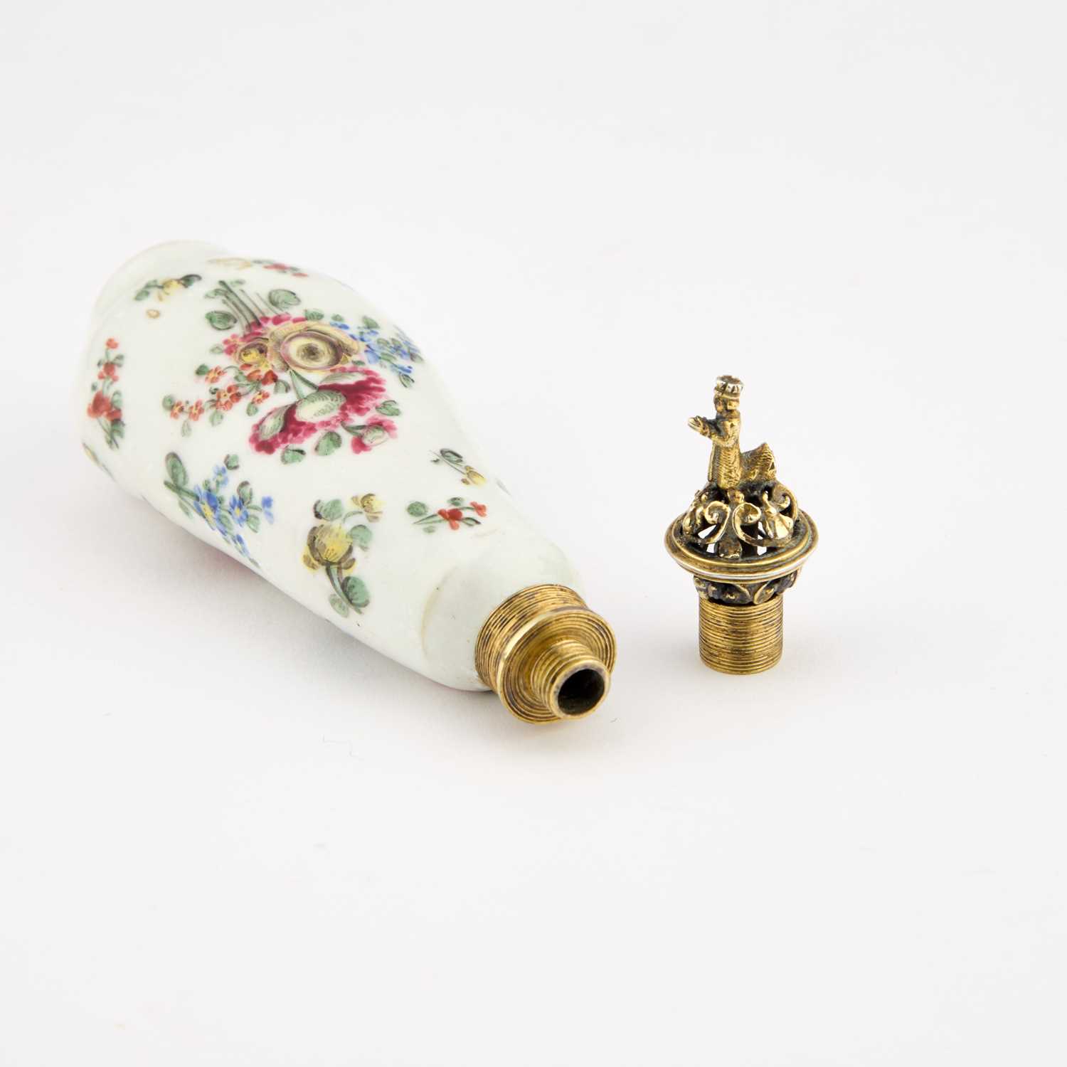AN 18TH CENTURY ENAMEL SCENT FLASK - Image 4 of 4