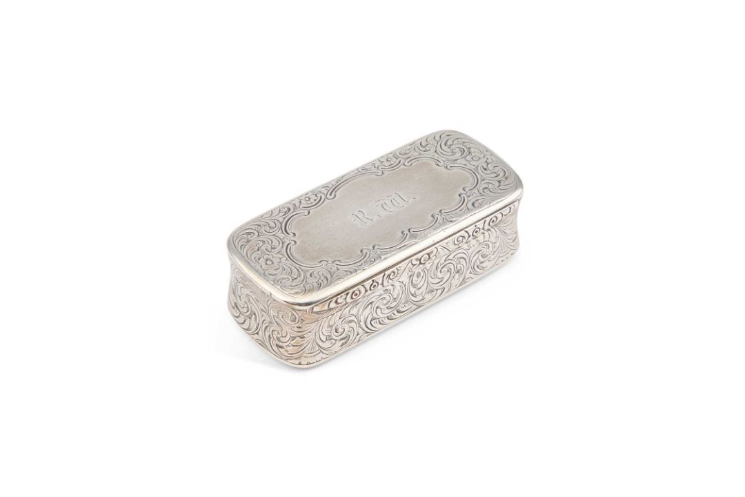 A VICTORIAN SILVER TABLE SNUFF BOX - Image 1 of 2