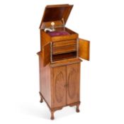AN EARLY 20TH CENTURY OAK CASED ROBEY GRAMOPHONE