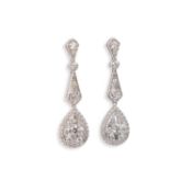 A PAIR OF 14 CARAT WHITE GOLD DIAMOND DROP EARRINGS