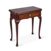 AN 18TH CENTURY MAHOGANY FOLDOVER TEA TABLE
