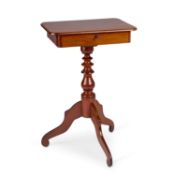 A VICTORIAN MAHOGANY TRIPOD TABLE
