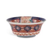 AN EARLY 20TH CENTURY JAPANESE IMARI BOWL