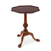 A GEORGIAN STYLE MAHOGANY TILT-TOP TABLE