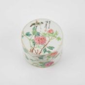 A CHINESE INSCRIBED FAMILLE ROSE BOX AND COVER