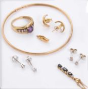 A COLLECTION OF GOLD JEWELLERY