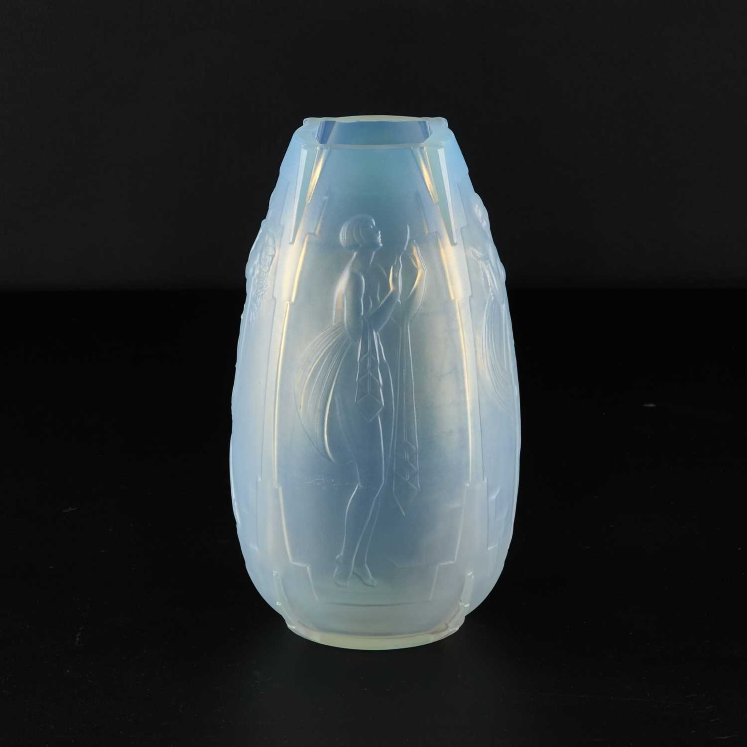 A SABINO OPALESCENT GLASS VASE