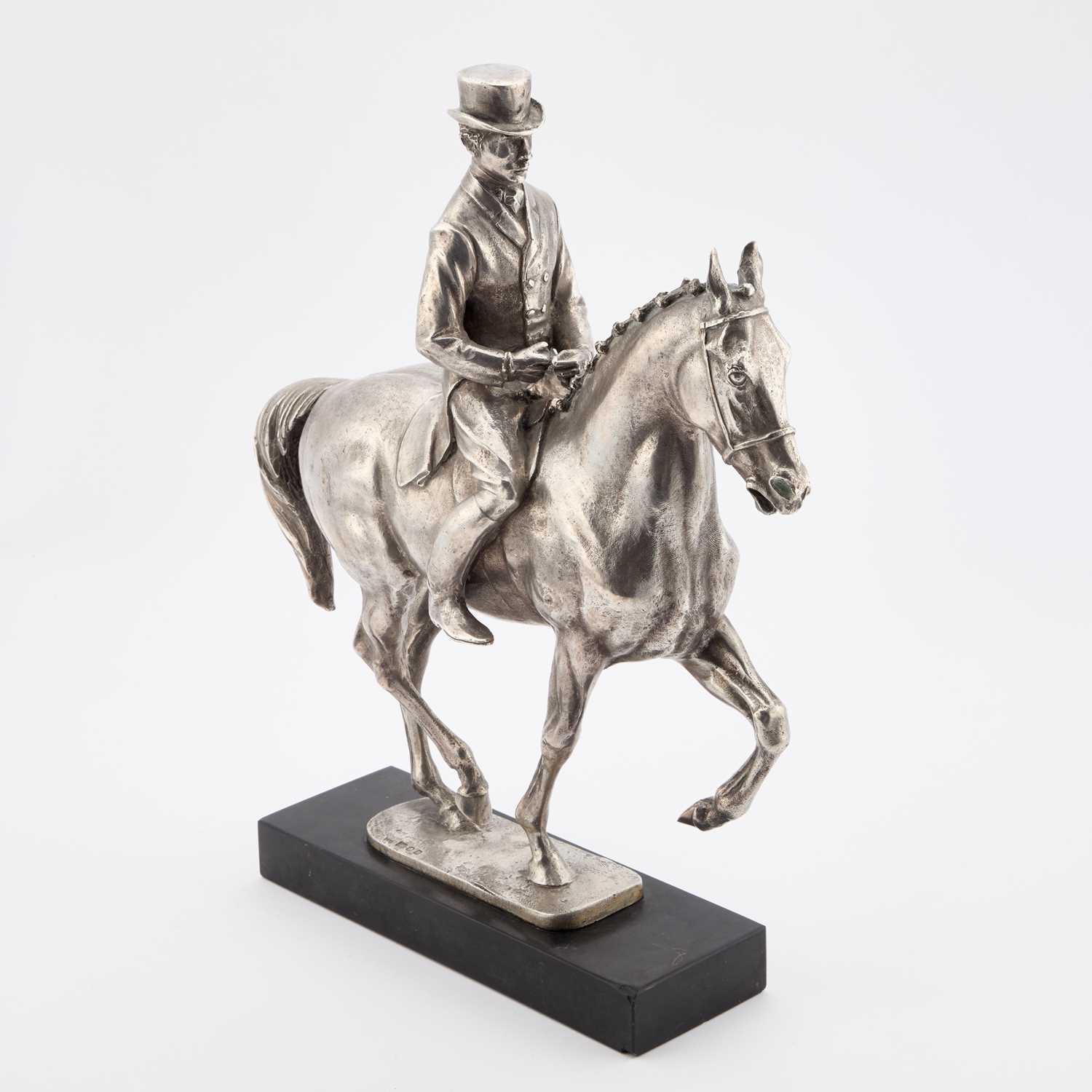 A LARGE CAST SILVER MODEL OF A HORSE AND RIDER, MODELLED BY BERNARD WINSKILL (D.1980) - Image 3 of 4