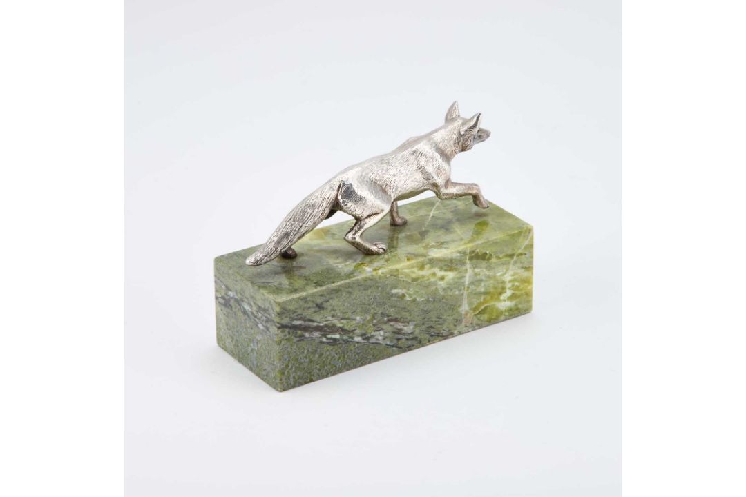 AN UNMARKED CAST MODEL OF A FOX - Image 2 of 2