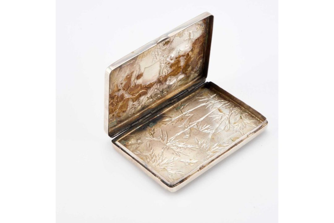 A CHINESE SILVER CARD CASE - Image 3 of 3
