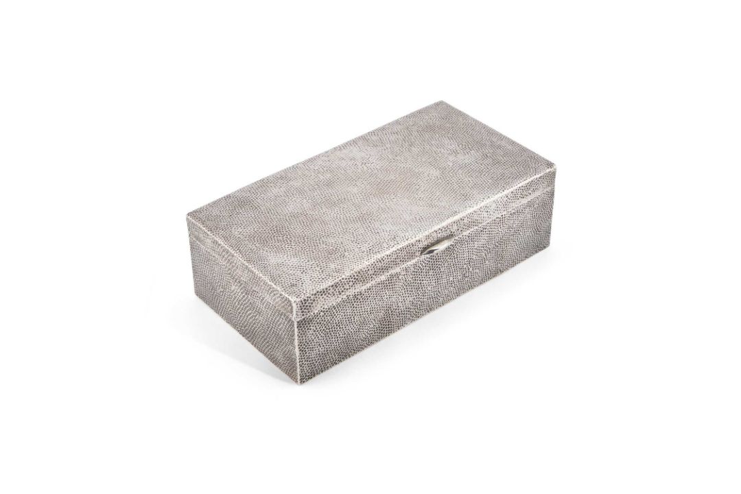 A LARGE CHINESE SILVER CIGAR BOX - Image 1 of 3