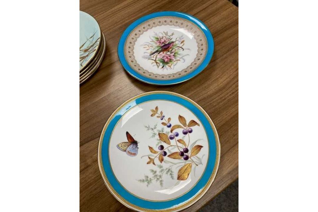 EIGHT ROYAL WORCESTER CABINET PLATES - Image 3 of 3