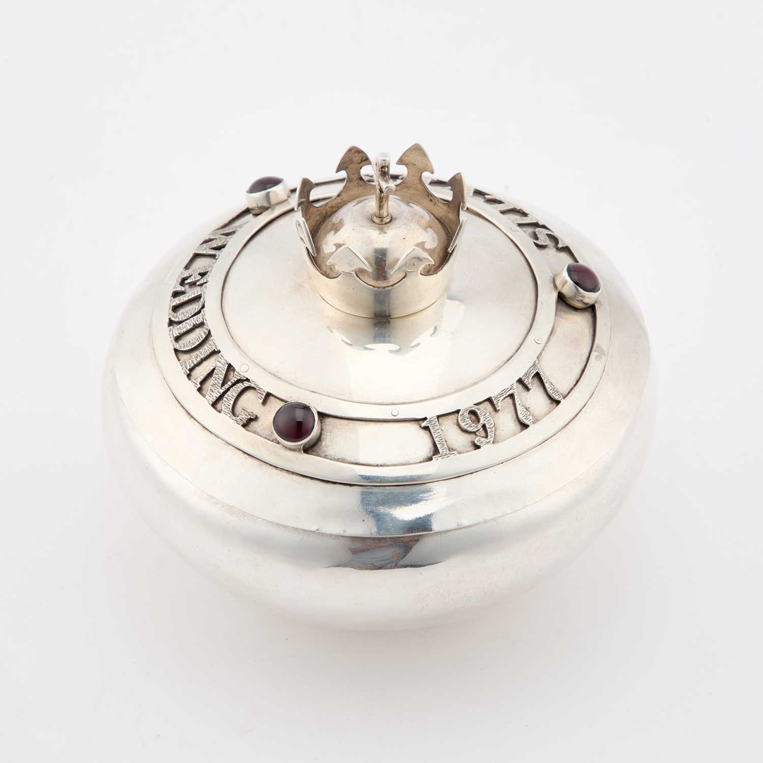 A ROYAL COMMEMORATIVE JEWELLED SILVER BOX - Image 2 of 4