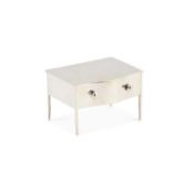 A GEORGE V SILVER JEWELLERY BOX