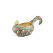 AN EARLY 20TH CENTURY RUSSIAN SILVER AND ENAMEL KOVSH
