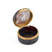 A 19TH CENTURY YELLOW-METAL MOUNTED TORTOISESHELL SNUFF BOX