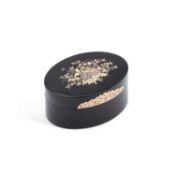 A FRENCH GOLD-MOUNTED TORTOISESHELL SNUFF BOX