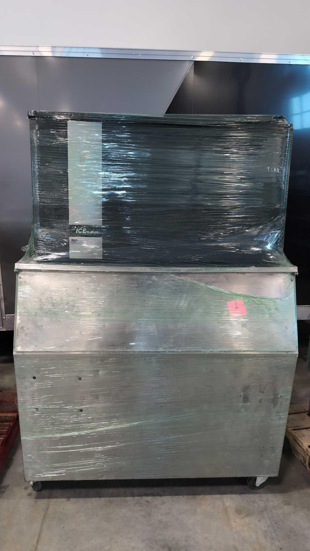 Ice o matic Commercial ice machineModel ICE 1406fr2 cube ice working when removed from service - Image 6 of 12