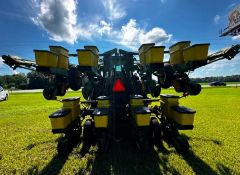2004 John Deer 7300 Max-Emerge Planter