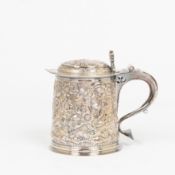 Silver tankard. London, late 17th century