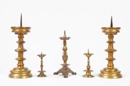 Lot comprising an antique pair of candlesticks and three others in bronze