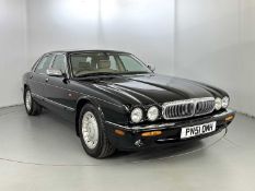 2001 Daimler V8 LWB Only 41,000 Miles!
