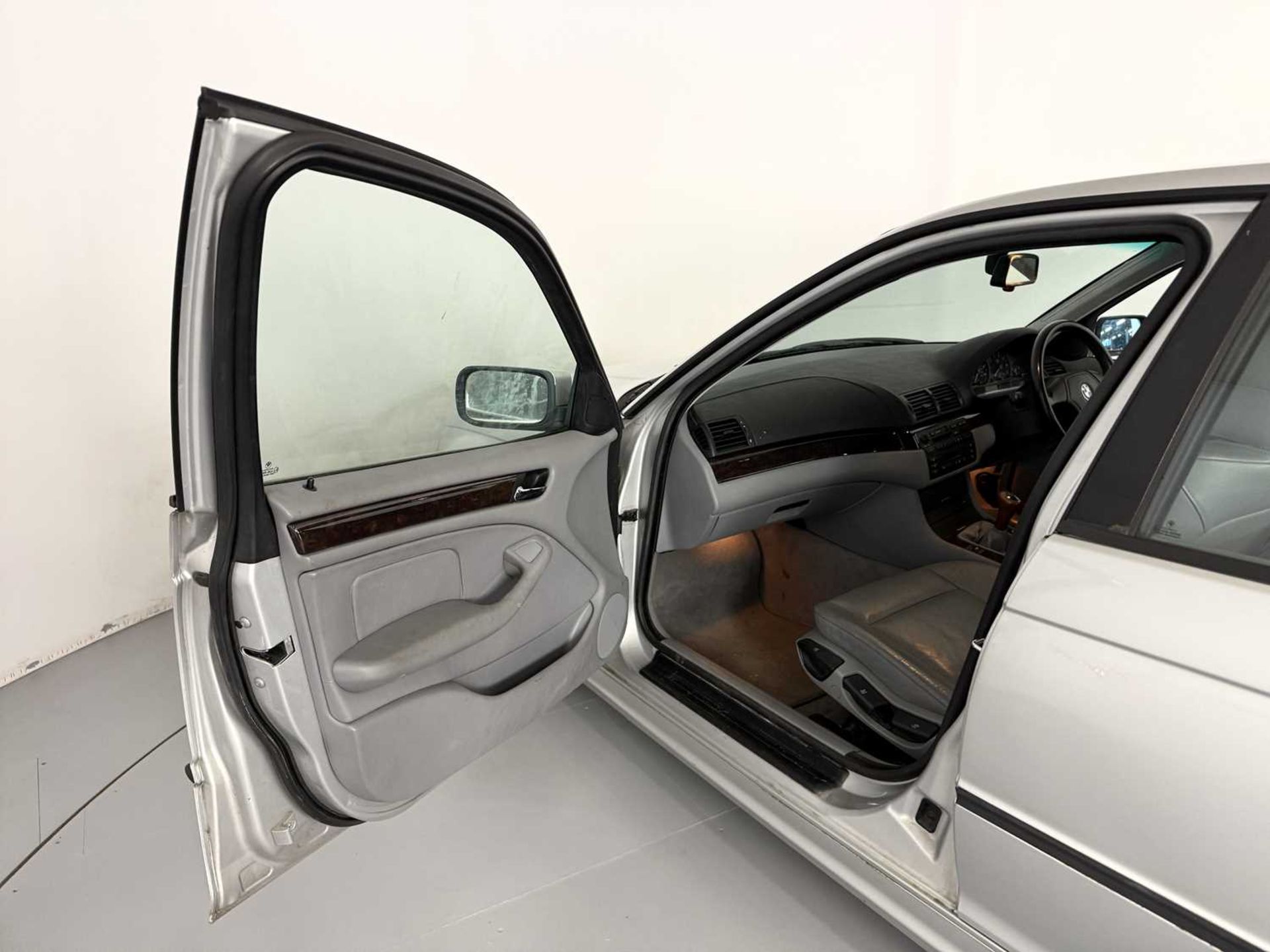 1999 BMW 318i SE - NO RESERVE - Image 26 of 35