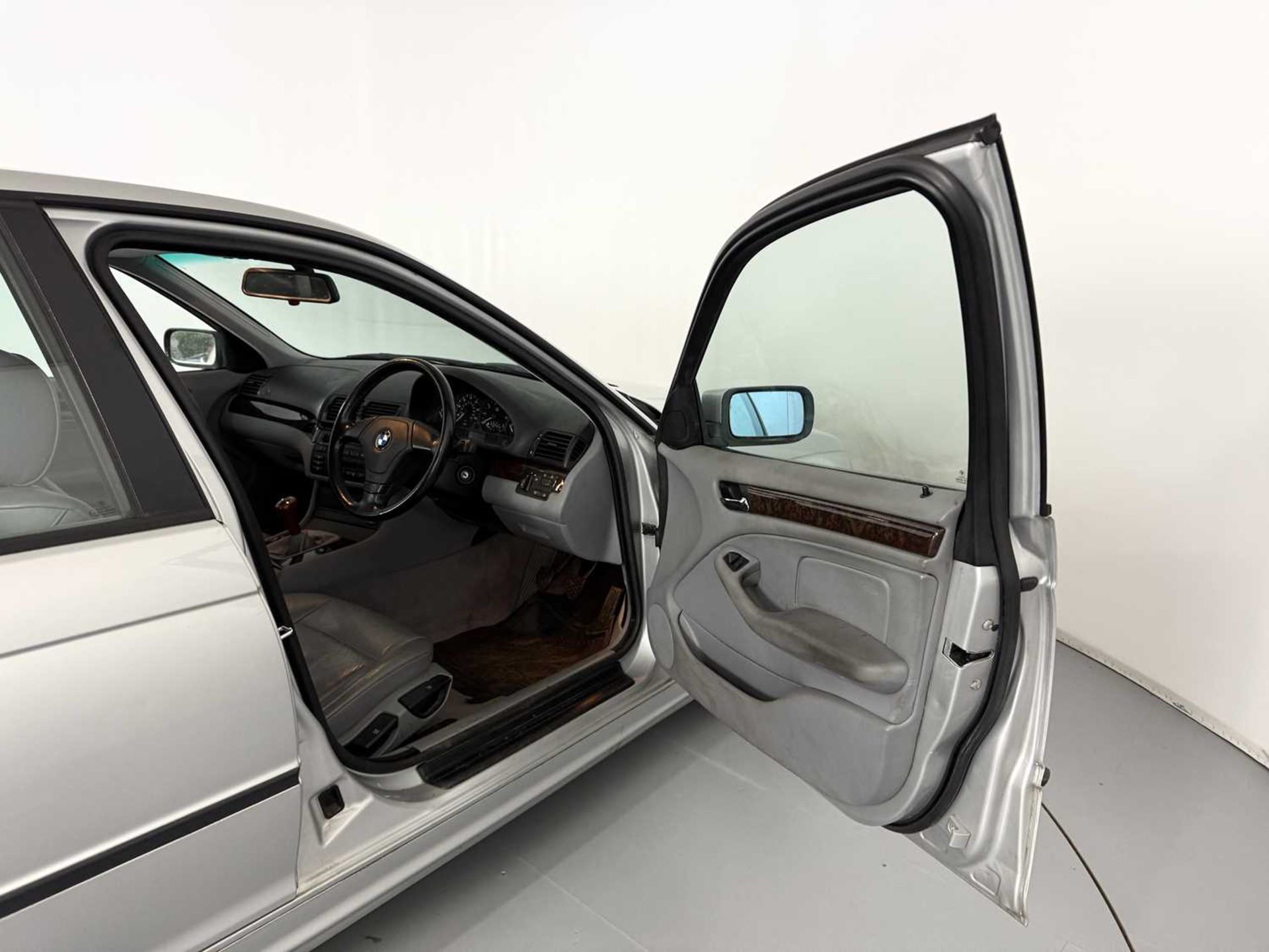 1999 BMW 318i SE - NO RESERVE - Image 17 of 35