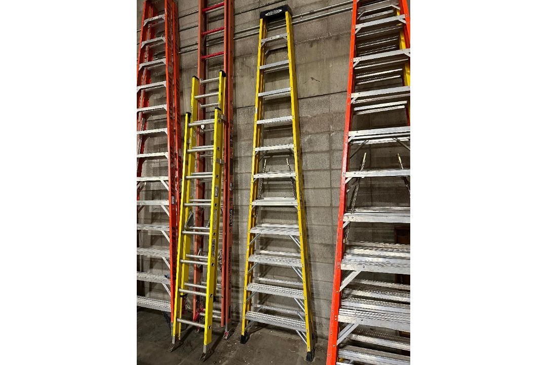 Werner 12' Fiberglass Step Ladder - Image 1 of 3