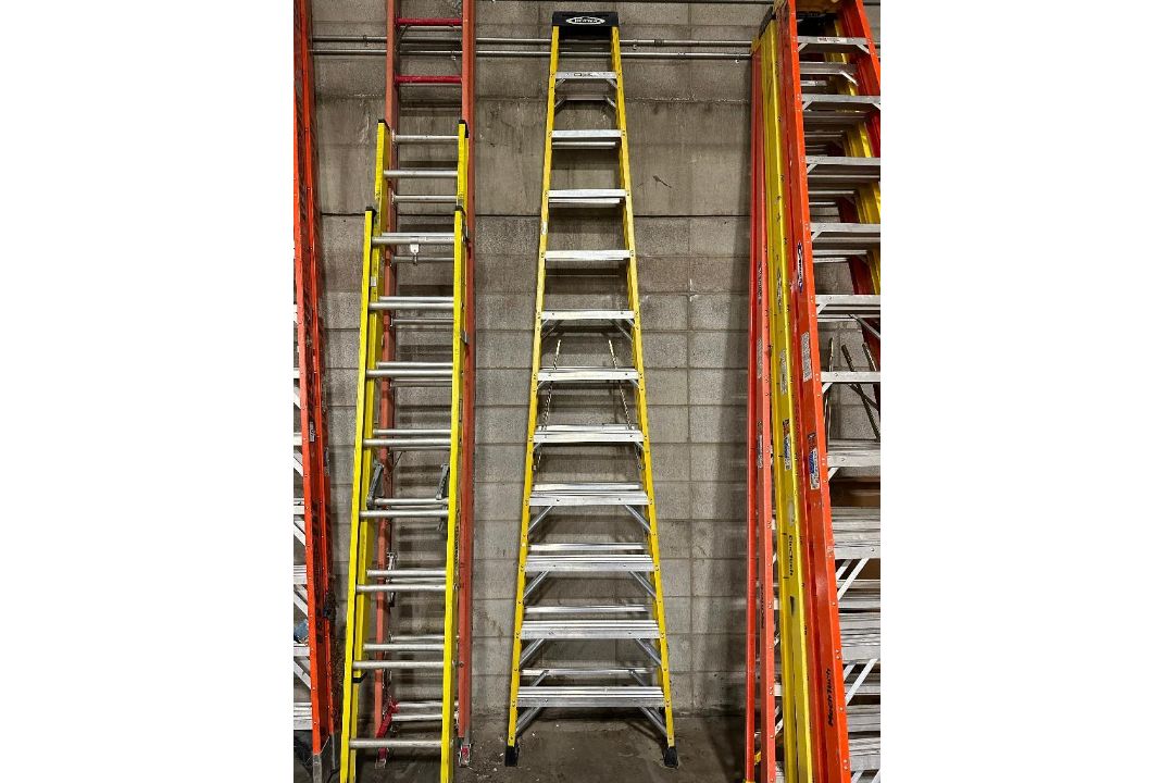 Werner 12' Fiberglass Step Ladder - Image 2 of 3