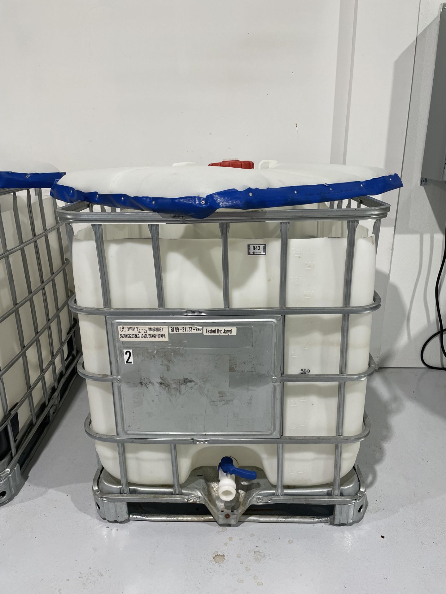 1000L PLASTIC TOTE WITH ALUMINUM CAGE *TOTE TOP CUT OFF* - Image 7 of 8